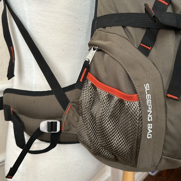 JanSport GRIZZLY BEAR 63 - New Cilantro Grn - Picture 3 of 16